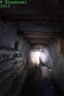 Tunnel zum Maschinen- und Kommandobunker